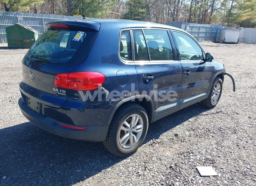 Photo 4 of 2012 Volkswagen Tiguan S (VIN WVGBV7AX1CW531123)