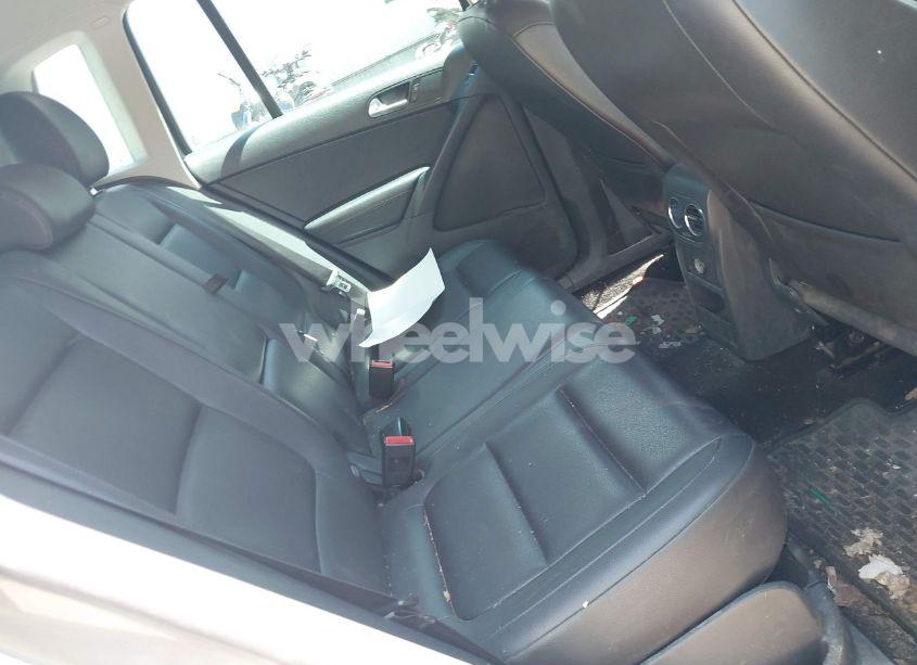 Photo 8 of 2013 Volkswagen Tiguan SE (VIN WVGBV7AX1DW006709)