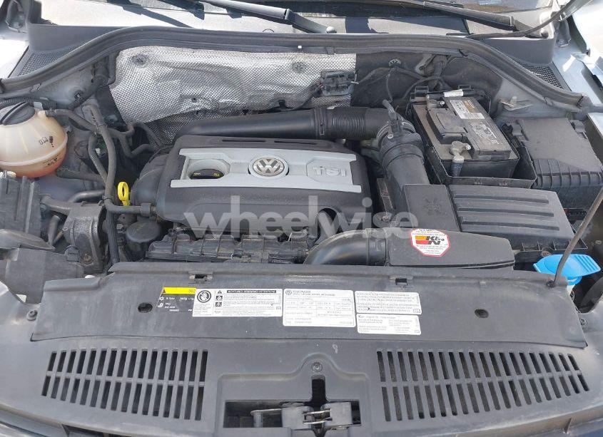 Photo 10 of 2016 Volkswagen Tiguan R-LINE (VIN WVGBV7AX1GW023157)