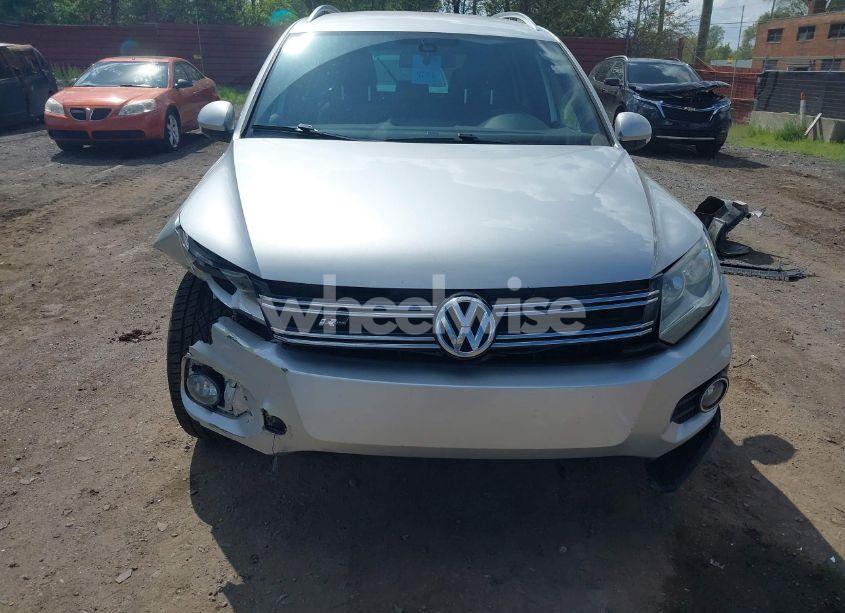 Photo 13 of 2016 Volkswagen Tiguan R-LINE (VIN WVGBV7AX1GW023157)
