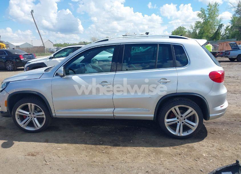 Photo 15 of 2016 Volkswagen Tiguan R-LINE (VIN WVGBV7AX1GW023157)