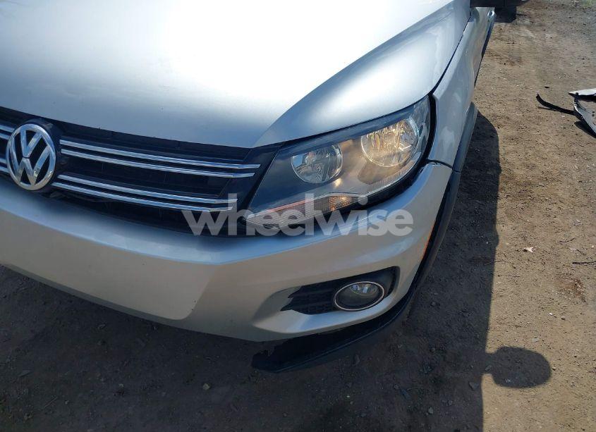 Photo 6 of 2016 Volkswagen Tiguan R-LINE (VIN WVGBV7AX1GW023157)