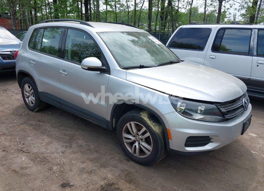 2016 Volkswagen Tiguan S (VIN WVGBV7AX1GW523335) main photo