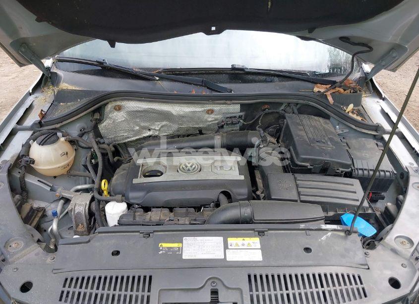 Photo 10 of 2016 Volkswagen Tiguan S (VIN WVGBV7AX1GW523335)