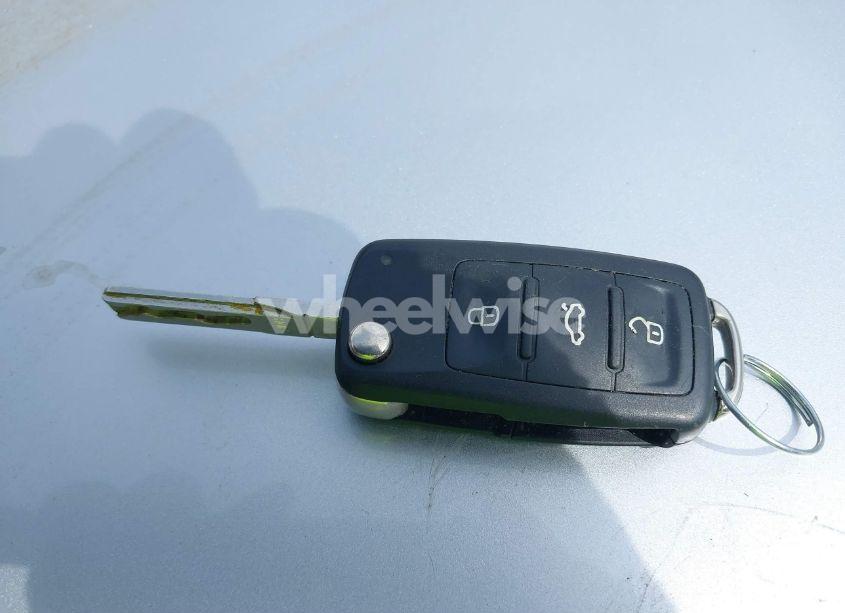 Photo 11 of 2016 Volkswagen Tiguan S (VIN WVGBV7AX1GW523335)