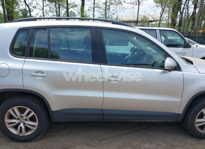 Photo 13 of 2016 Volkswagen Tiguan S (VIN WVGBV7AX1GW523335)