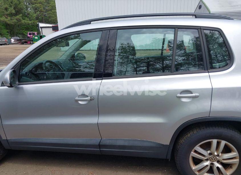 Photo 14 of 2016 Volkswagen Tiguan S (VIN WVGBV7AX1GW523335)