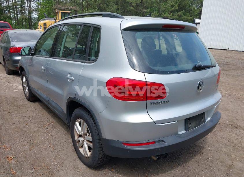 Photo 3 of 2016 Volkswagen Tiguan S (VIN WVGBV7AX1GW523335)