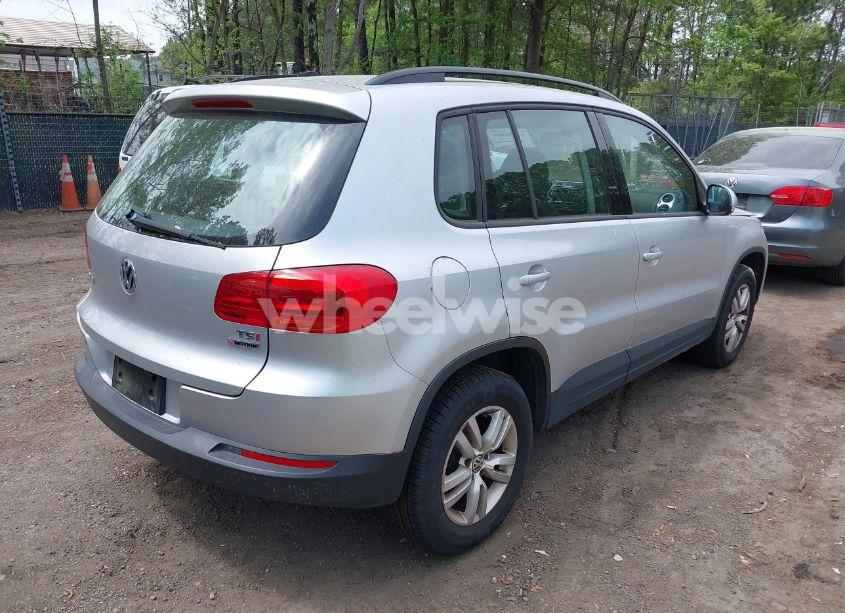 Photo 4 of 2016 Volkswagen Tiguan S (VIN WVGBV7AX1GW523335)