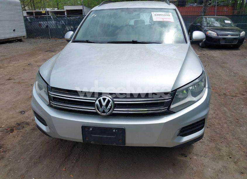 Photo 6 of 2016 Volkswagen Tiguan S (VIN WVGBV7AX1GW523335)