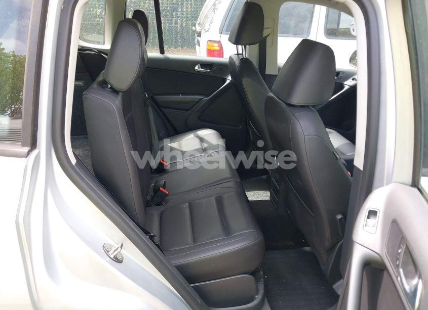Photo 8 of 2016 Volkswagen Tiguan S (VIN WVGBV7AX1GW523335)