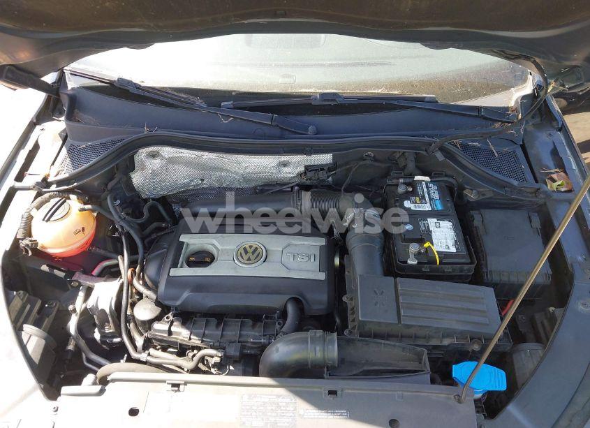 Photo 10 of 2011 Volkswagen Tiguan SE (VIN WVGBV7AX2BW501353)
