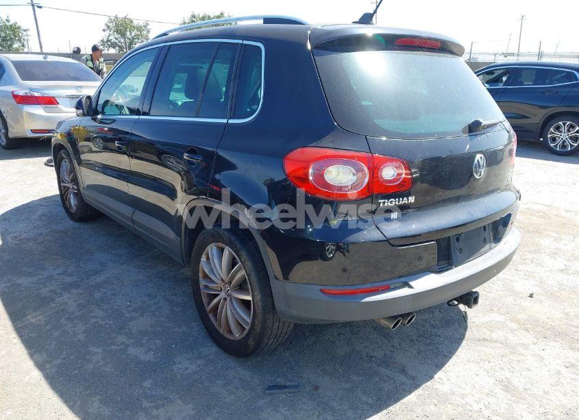 Photo 3 of 2011 Volkswagen Tiguan SE (VIN WVGBV7AX2BW501353)