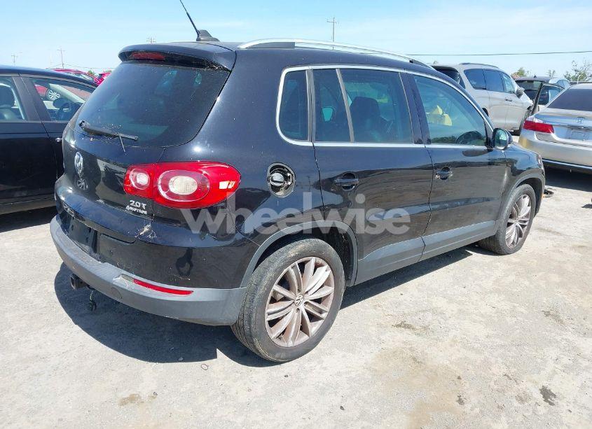Photo 4 of 2011 Volkswagen Tiguan SE (VIN WVGBV7AX2BW501353)