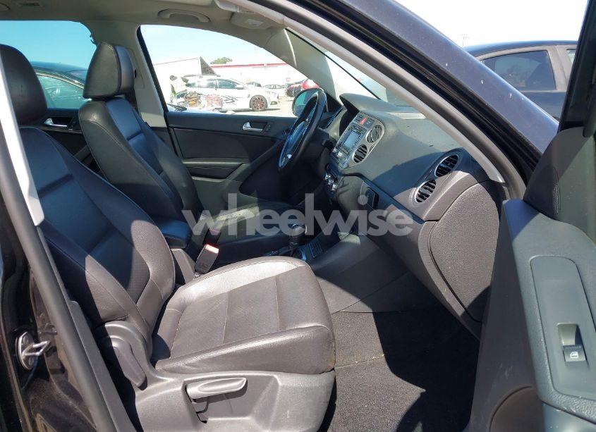 Photo 5 of 2011 Volkswagen Tiguan SE (VIN WVGBV7AX2BW501353)