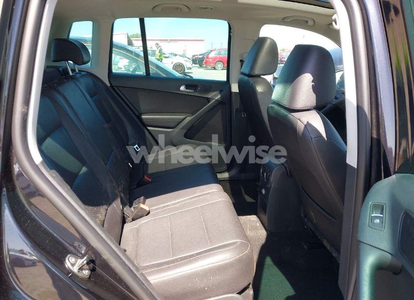 Photo 8 of 2011 Volkswagen Tiguan SE (VIN WVGBV7AX2BW501353)