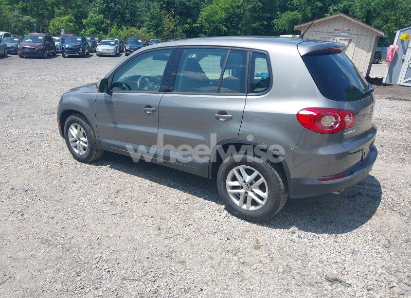 Photo 3 of 2011 Volkswagen Tiguan S (VIN WVGBV7AX2BW526723)