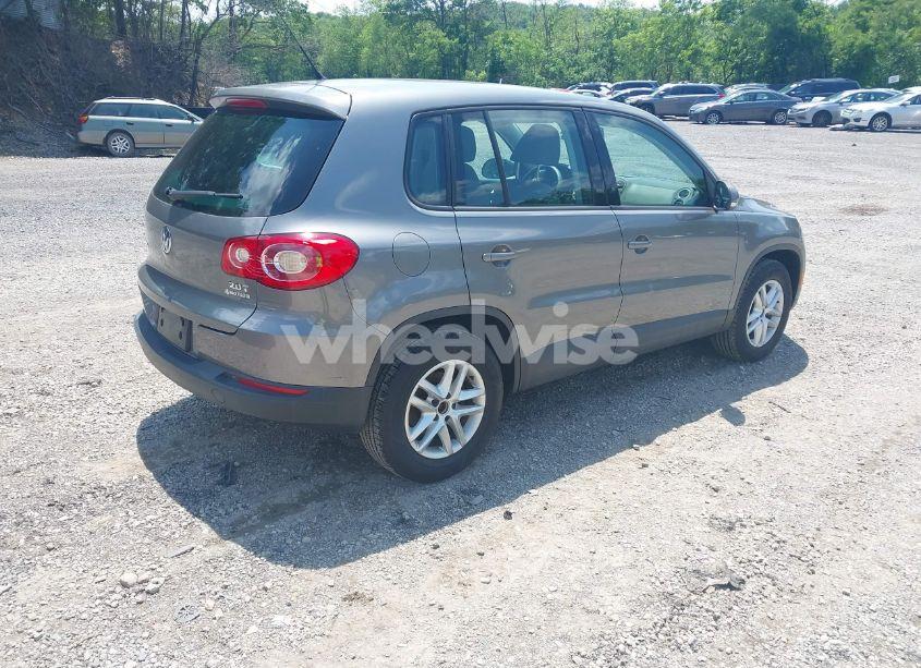 Photo 4 of 2011 Volkswagen Tiguan S (VIN WVGBV7AX2BW526723)