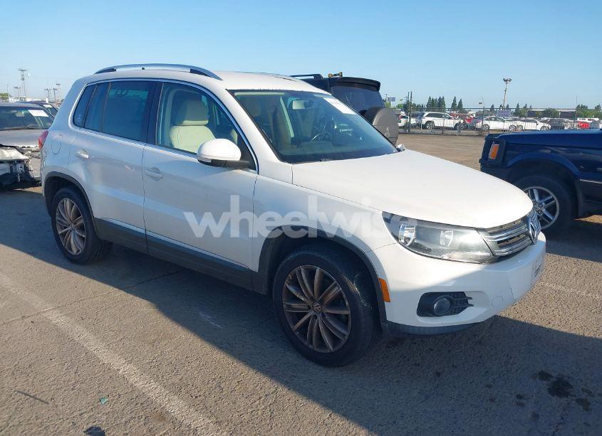 2012 Volkswagen Tiguan SE (VIN WVGBV7AX2CW588558) main photo