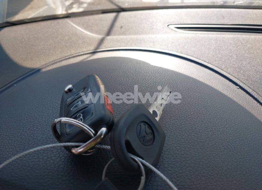 Photo 11 of 2012 Volkswagen Tiguan SE (VIN WVGBV7AX2CW588558)