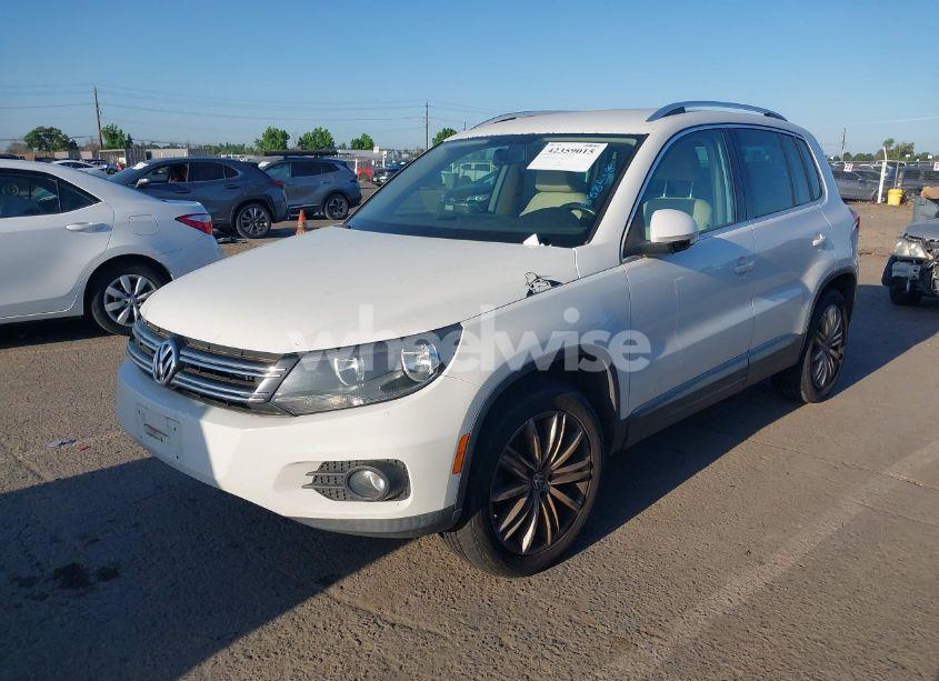 Photo 2 of 2012 Volkswagen Tiguan SE (VIN WVGBV7AX2CW588558)