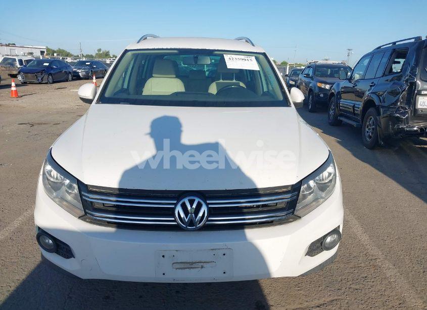 Photo 6 of 2012 Volkswagen Tiguan SE (VIN WVGBV7AX2CW588558)