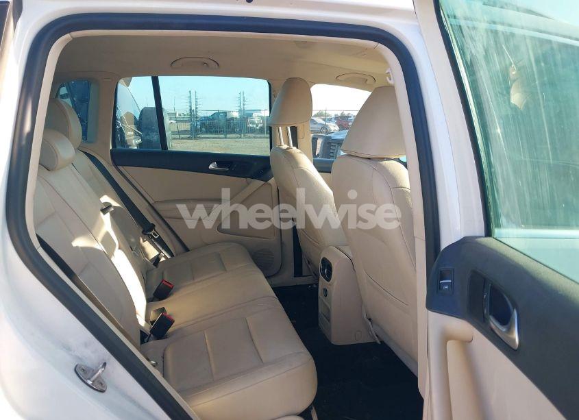 Photo 8 of 2012 Volkswagen Tiguan SE (VIN WVGBV7AX2CW588558)