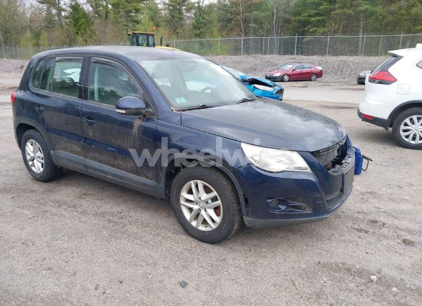 2011 Volkswagen Tiguan S (VIN WVGBV7AX3BW511017) main photo
