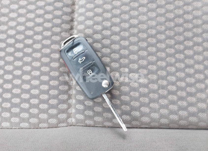 Photo 11 of 2011 Volkswagen Tiguan S (VIN WVGBV7AX3BW511017)