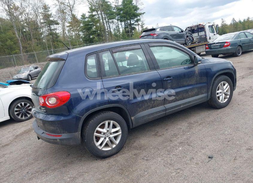 Photo 4 of 2011 Volkswagen Tiguan S (VIN WVGBV7AX3BW511017)