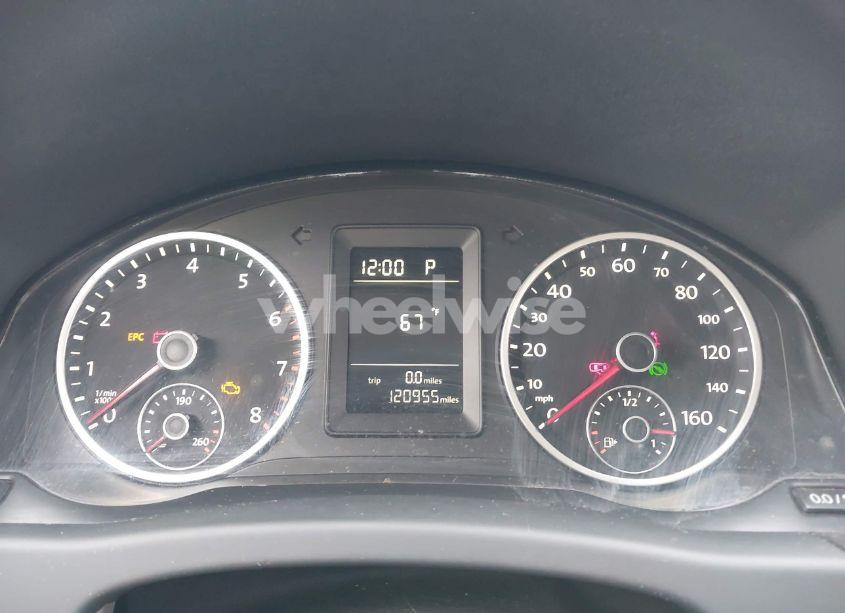 Photo 7 of 2011 Volkswagen Tiguan S (VIN WVGBV7AX3BW511017)