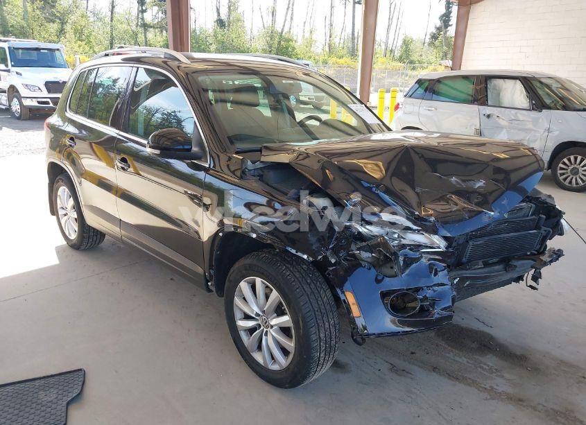 2011 Volkswagen Tiguan SE (VIN WVGBV7AX3BW557852) main photo