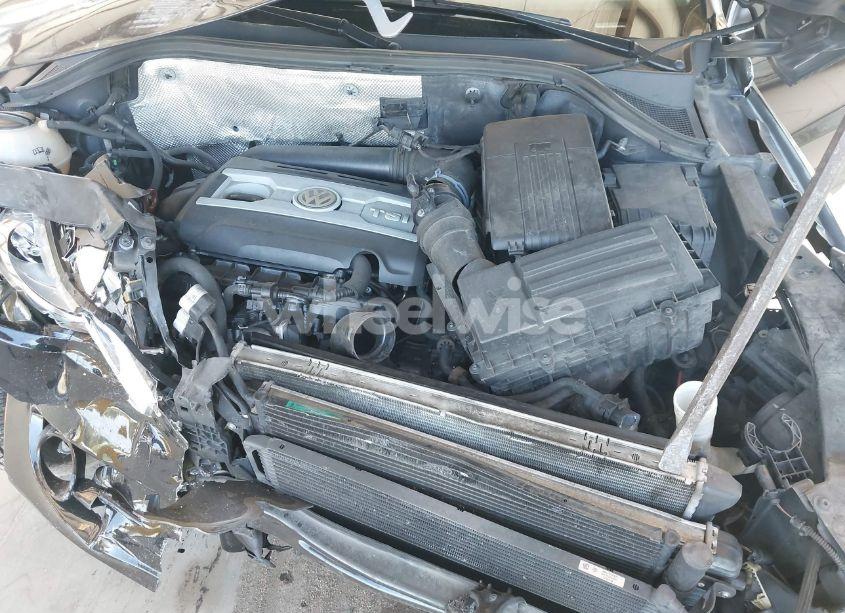 Photo 10 of 2011 Volkswagen Tiguan SE (VIN WVGBV7AX3BW557852)