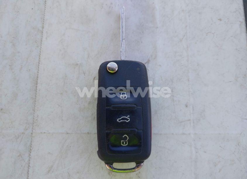 Photo 11 of 2011 Volkswagen Tiguan SE (VIN WVGBV7AX3BW557852)