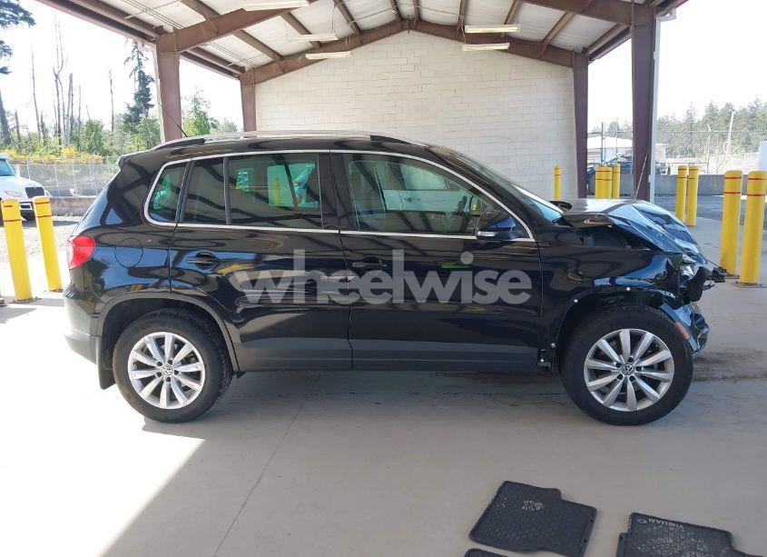 Photo 14 of 2011 Volkswagen Tiguan SE (VIN WVGBV7AX3BW557852)