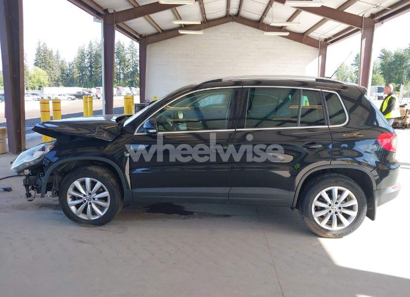 Photo 15 of 2011 Volkswagen Tiguan SE (VIN WVGBV7AX3BW557852)
