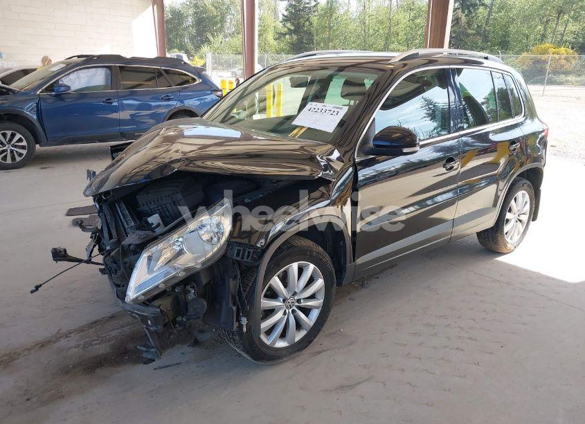 Photo 2 of 2011 Volkswagen Tiguan SE (VIN WVGBV7AX3BW557852)