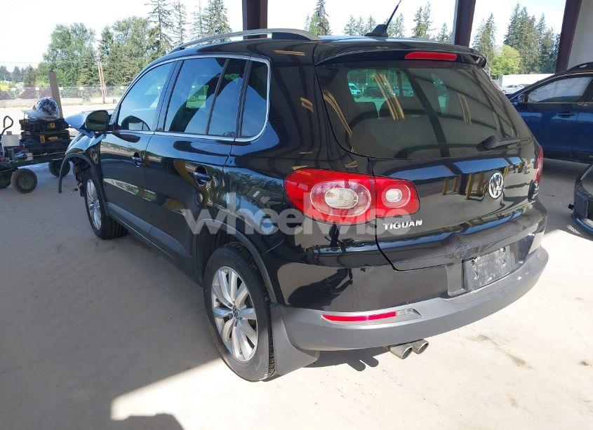 Photo 3 of 2011 Volkswagen Tiguan SE (VIN WVGBV7AX3BW557852)