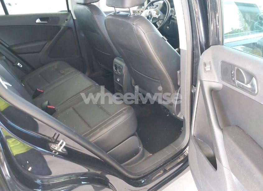 Photo 8 of 2011 Volkswagen Tiguan SE (VIN WVGBV7AX3BW557852)