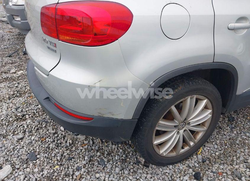 Photo 12 of 2012 Volkswagen Tiguan SE (VIN WVGBV7AX3CW540311)