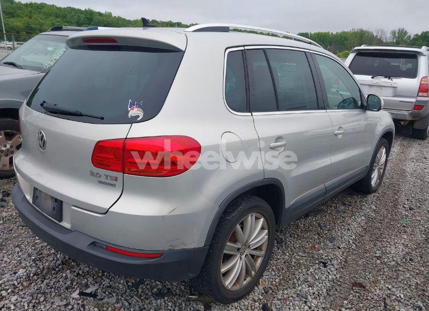 Photo 4 of 2012 Volkswagen Tiguan SE (VIN WVGBV7AX3CW540311)