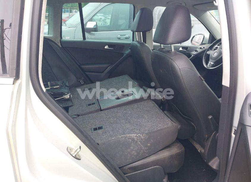 Photo 8 of 2012 Volkswagen Tiguan SE (VIN WVGBV7AX3CW540311)