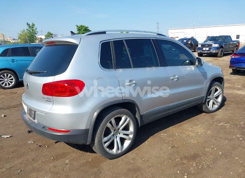 Photo 4 of 2012 Volkswagen Tiguan SEL (VIN WVGBV7AX3CW604086)