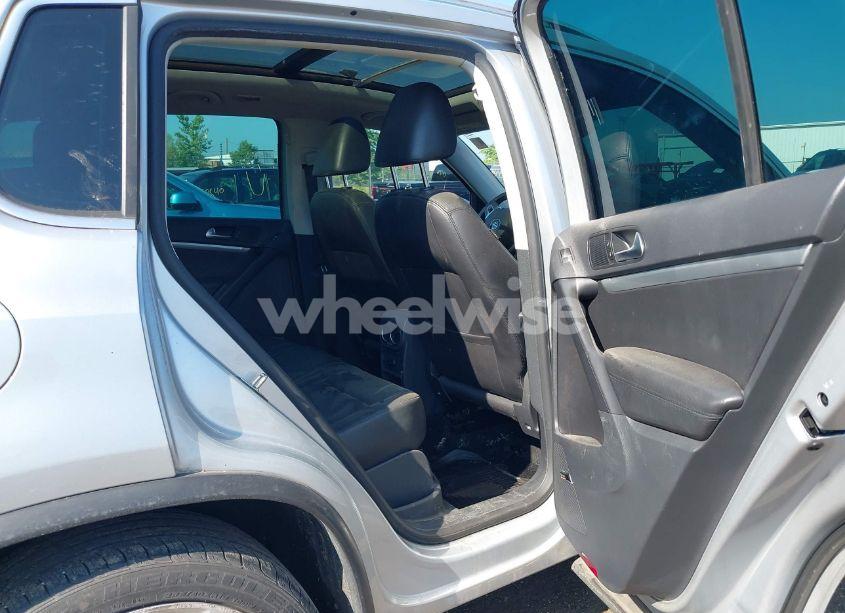 Photo 8 of 2012 Volkswagen Tiguan SEL (VIN WVGBV7AX3CW604086)