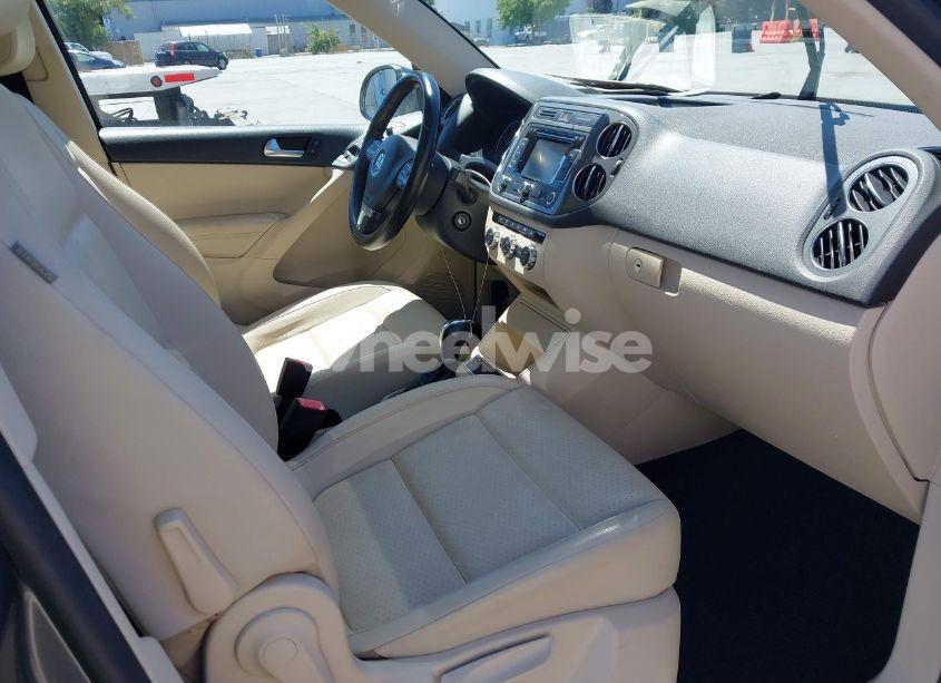 Photo 5 of 2013 Volkswagen Tiguan SE (VIN WVGBV7AX3DW010678)