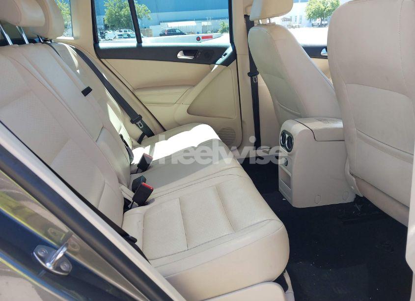 Photo 8 of 2013 Volkswagen Tiguan SE (VIN WVGBV7AX3DW010678)