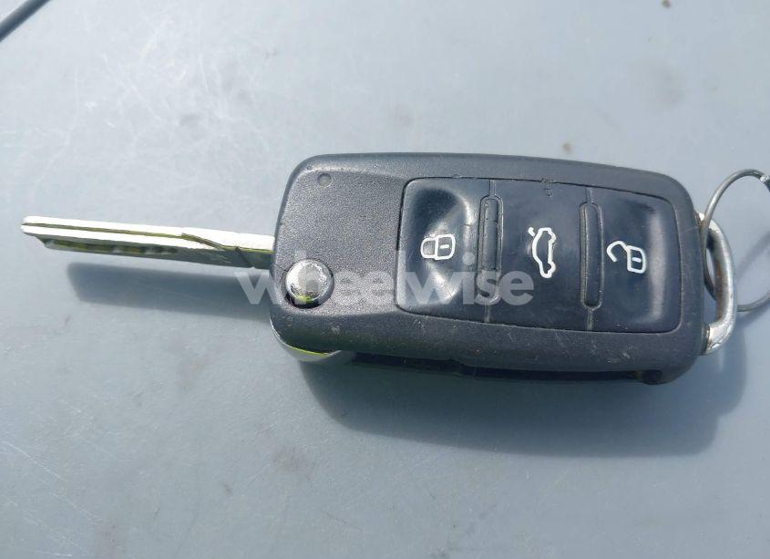 Photo 11 of 2013 Volkswagen Tiguan S (VIN WVGBV7AX3DW552606)