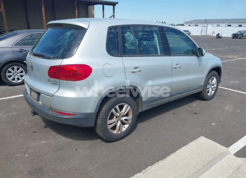 Photo 4 of 2013 Volkswagen Tiguan S (VIN WVGBV7AX3DW552606)