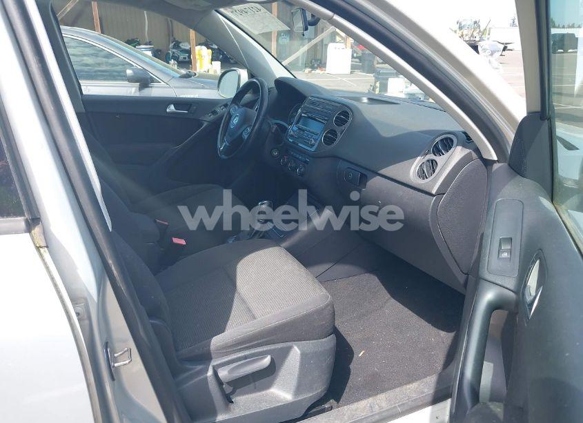 Photo 5 of 2013 Volkswagen Tiguan S (VIN WVGBV7AX3DW552606)