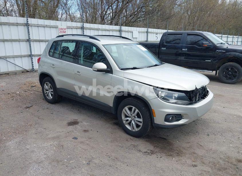 2015 Volkswagen Tiguan S (VIN WVGBV7AX3FW588413) main photo